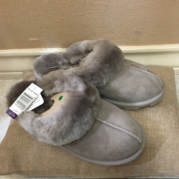 NEW Kirkland Signature Women’s Slippers - Picture 1 of 3